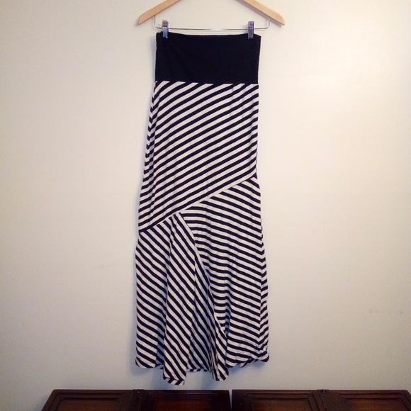 Monteau Strapless Dress - Picture 2 of 5